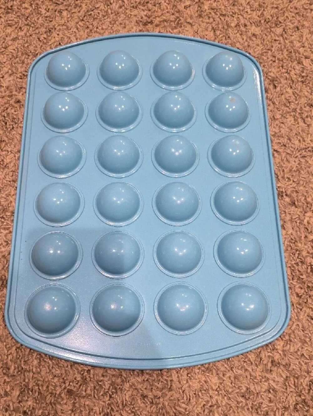 The Pampered Chef Silver Donut Hole or Cake Pop Pan